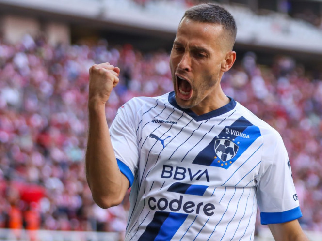 Rayados de Monterrey derrota 2-1 en visita a Chivas de Guadalajara