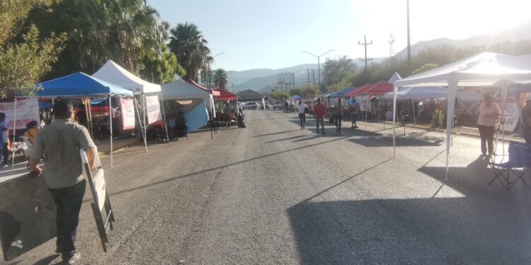 Cierran maestros la Calzada Tamatán