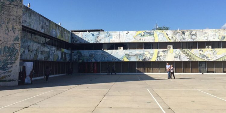 Llama la SET a maestros a no interrumpir las clases; reitera diálogo permanente