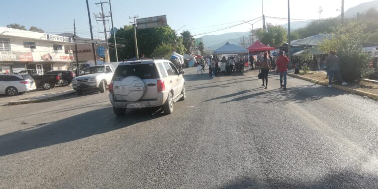 Cierran maestros la Calzada Tamatán