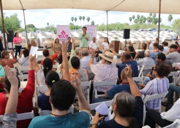 Llama Mario López a extremar cuidado del agua; entrega 360 tinacos n Matamoros