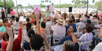 Llama Mario López a extremar cuidado del agua; entrega 360 tinacos n Matamoros