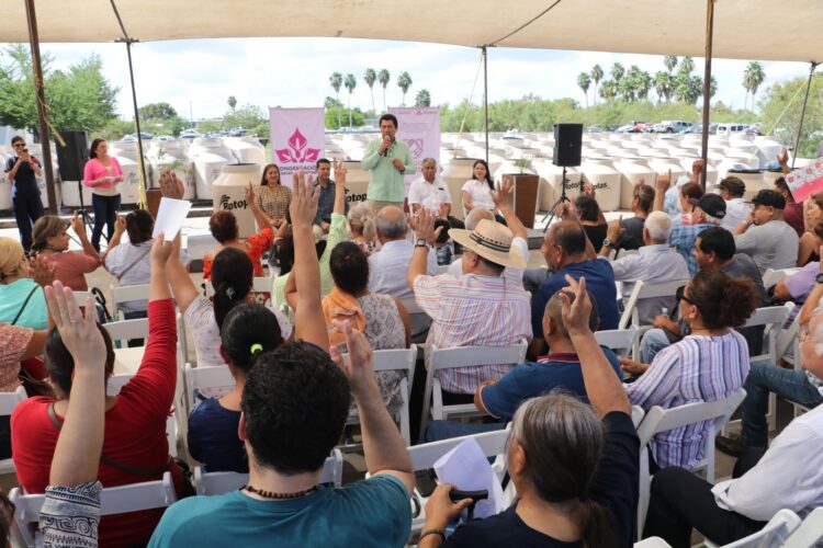 Llama Mario López a extremar cuidado del agua; entrega 360 tinacos n Matamoros