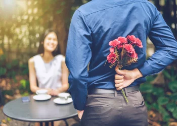 ¿Regalar flores en la primera cita? Tradiciones y significados