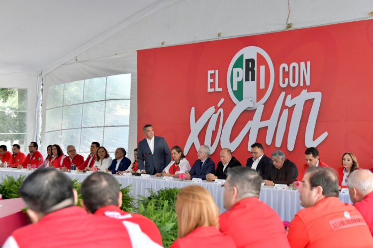 Se reúne Xóchitl Gálvez con ex dirigentes y gobernadores del PRI