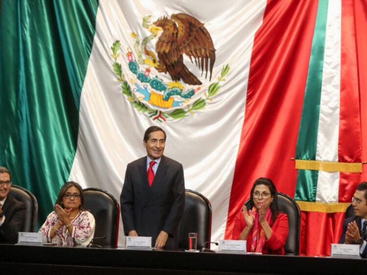 Prevé SHCP crecimiento entre 2.5 y 3.5 % e inflación de 3.8% en 2024