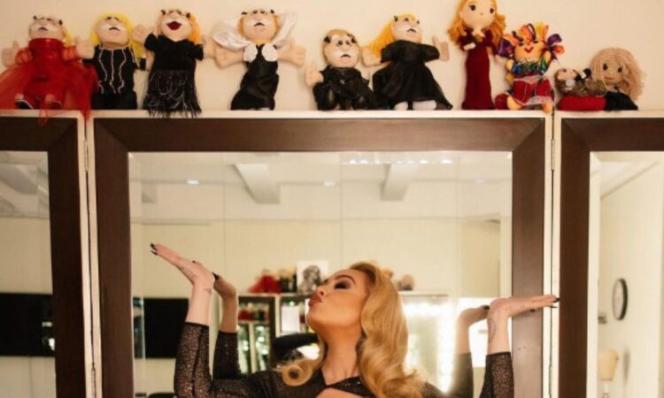 Adele confirma rumores y presume que tiene una gran colección del Dr. Simi