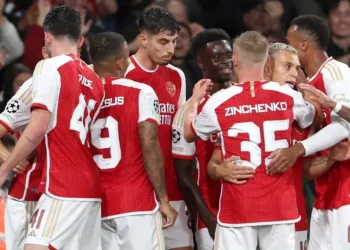 Arsenal humilla a PSV y Chucky Lozano en Champions League