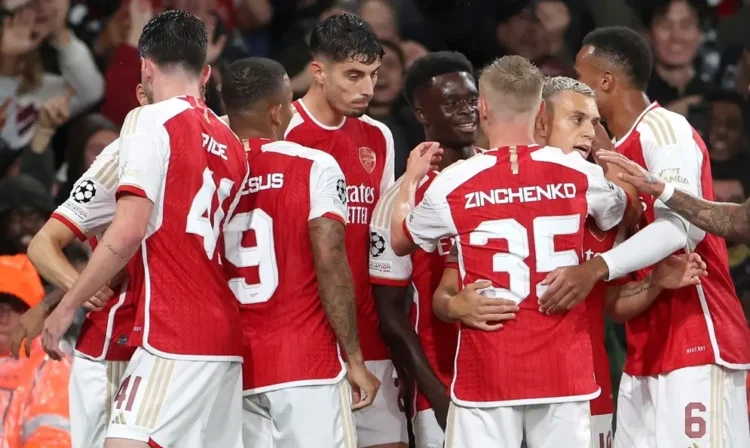 Arsenal humilla a PSV y Chucky Lozano en Champions League