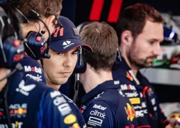 Terrible fin de semana para Checo Pérez termina en octavo lugar