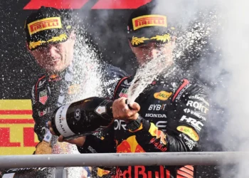 Checo Pérez se muestra contento con el segundo lugar