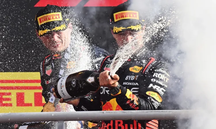 Checo Pérez se muestra contento con el segundo lugar