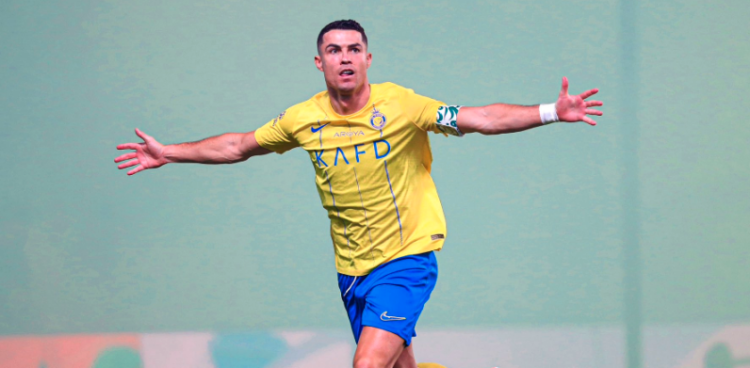 Cristiano Ronaldo marca doblete