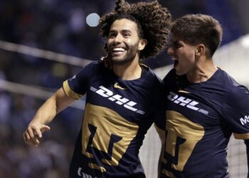 Chino Huerta brilla con doblete y da triunfo a Pumas sobre Puebla