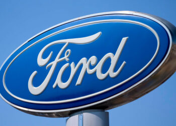 Ford se entiende con canadienses, pero el pulso laboral en EE.UU. continúa