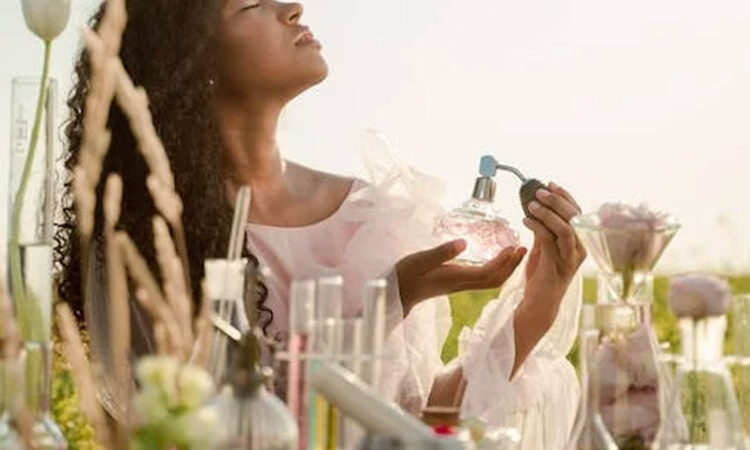 Rejuvenece al instante con estos perfumes dulces y chispeantes