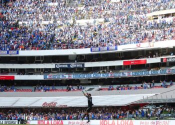 Cruz Azul va por João Figueiredo: Un intento frenado por Basaksehir