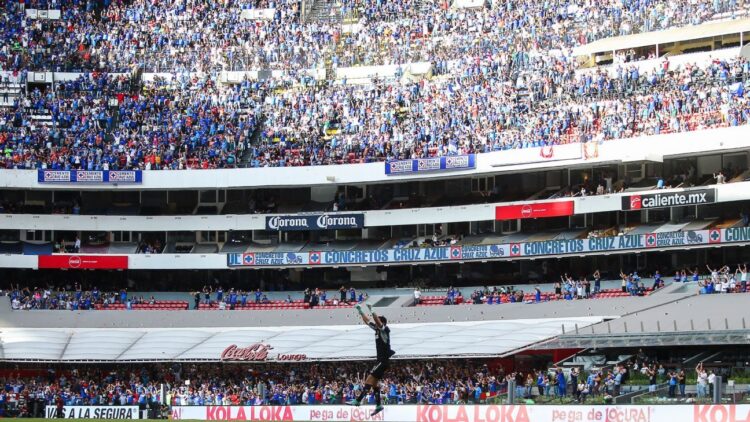 Cruz Azul va por João Figueiredo: Un intento frenado por Basaksehir