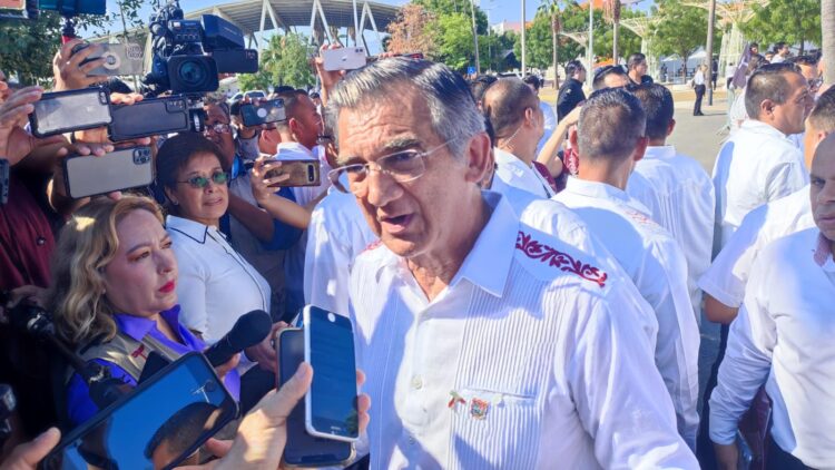 AVA prepara mensaje por su primer año de gobierno