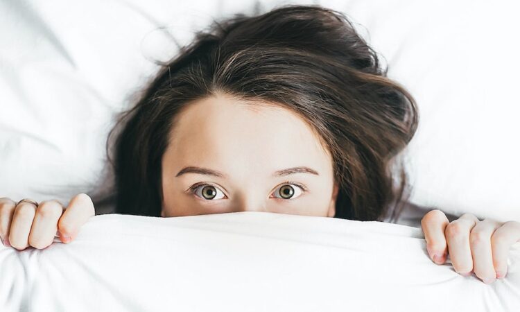 Cuidado! estos 3 errores al dormir podrían ser la causa de tu acné