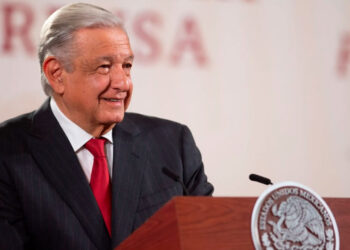AMLO esquiva el espacio aéreo de Perú: “qué necesidad”, dice el presidente