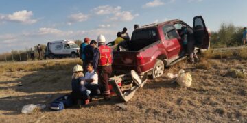 Tractor ocasiona accidente en carretera: 6 heridos