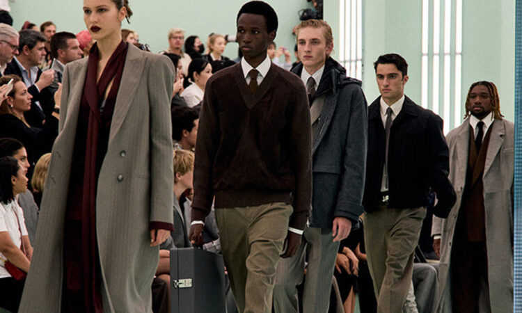 Boss y la Utopía de oficina: reinventando el ‘Corpcore’ para 2024