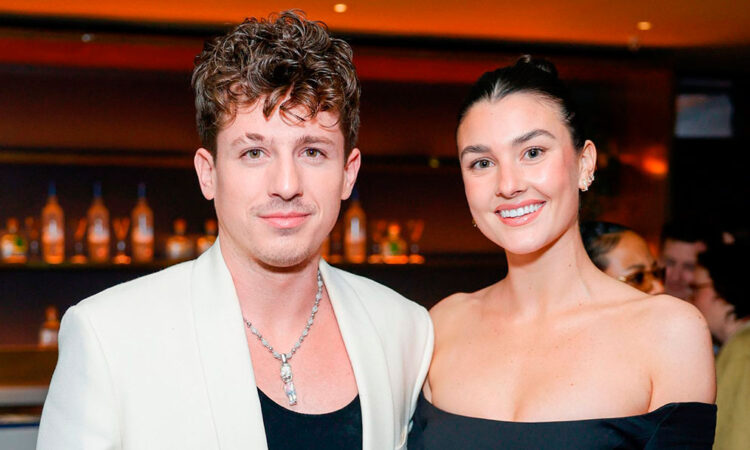 Charlie Puth pide la ‘Pizza’ y el Sí: ¡comprometido con Brooke Sansone!