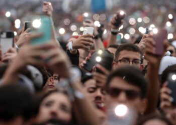 Demi Lovato rompe moldes con Rock terapéutico en el festival ‘The Town’ de Brasil