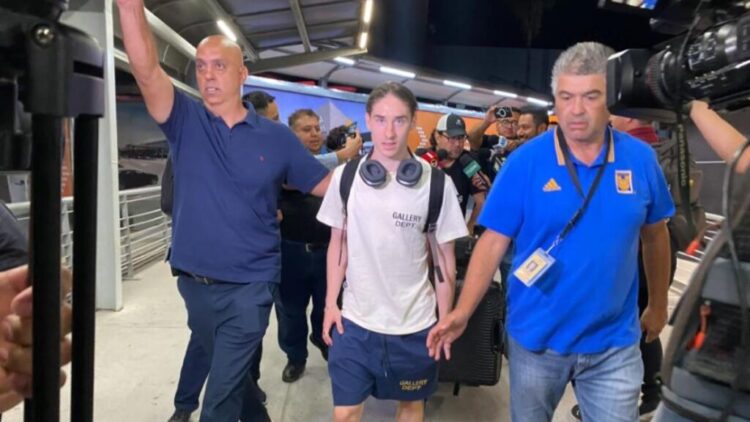 Marcelo Flores aterriza en México