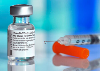 Bruselas da luz verde a vacuna Pfizer 3.0 contra nueva variante COVID