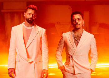 Ricky y Nodal reinventan un clásico Fuego de noche, nieve de día vuelve a encender el escenario