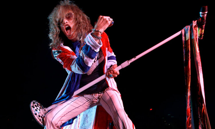 Aerosmith en pausa: Steven Tyler sufre fractura en la laringe