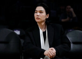 Suga de BTS se une al servicio militar y promete reencuentro en 2025