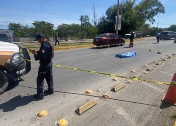 “Auto fantasma” arrolla y mata a abuelito