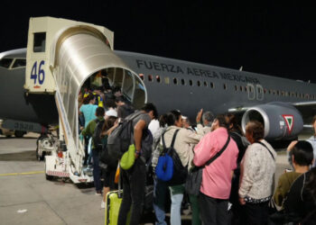 Segundo avión de Sedena con 141 mexicanos rescatados de Israel ya vuela rumbo a México