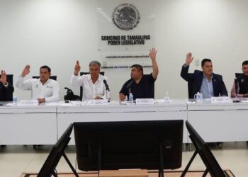 Aprueban en Comisiones reforma al artículo 65 de la Constitución Federal