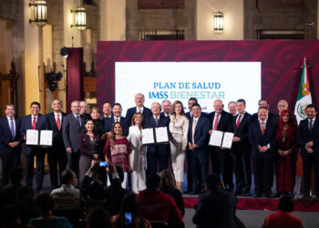 Firman  Américo y 22 gobernadores con AMLO federalización de servicios de salud 