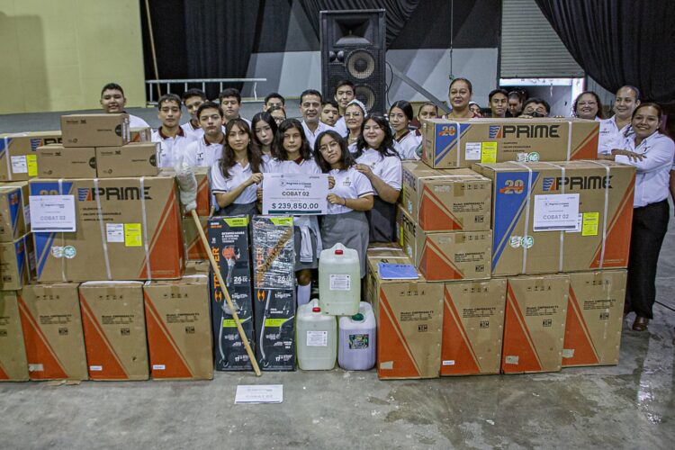 Entrega Gobierno de Matamoros más apoyos a la educación