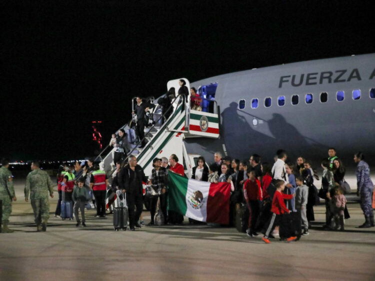 Mexicanos serán evacuados de Israel a través del puente aéreo Tel Aviv-Madrid: Cancillería