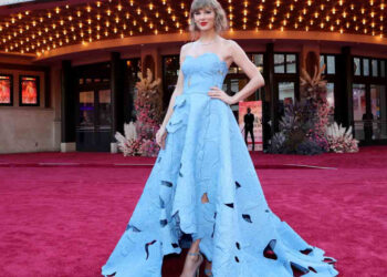 Taylor Swift deslumbra en la alfombra roja del estreno de ‘The Eras Tour’