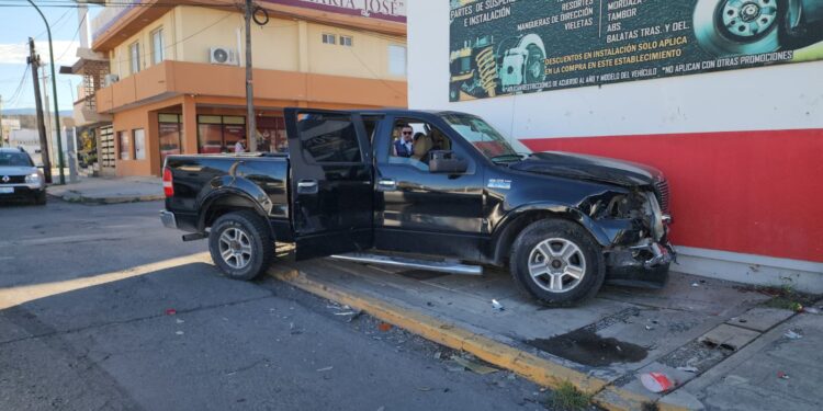 Costoso choque en el crucero de calles 8 y Abasolo en Cd. Victoria