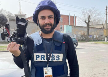 Muere periodista mientras cubría bombardeos en la frontera Israel-Líbano; hay 6 heridos