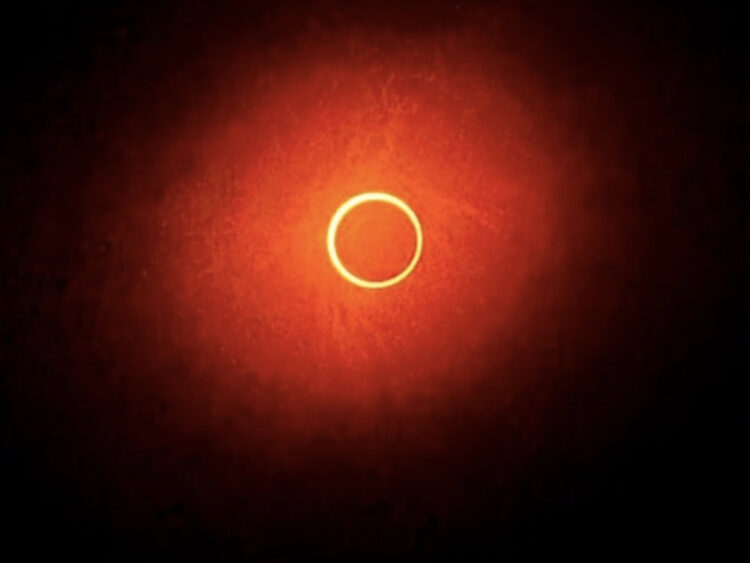 Así se vio el ‘anillo de fuego’ por el eclipse que puso bajo la sombra a mexicanos
