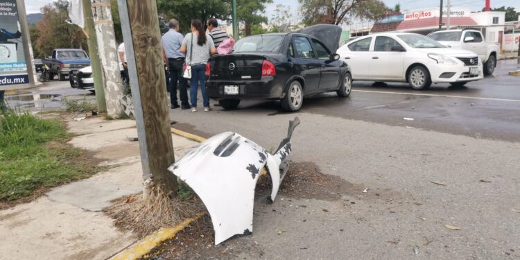 Enésimo choque en el peligroso crucero 13 y Bulevar “López Mateos”
