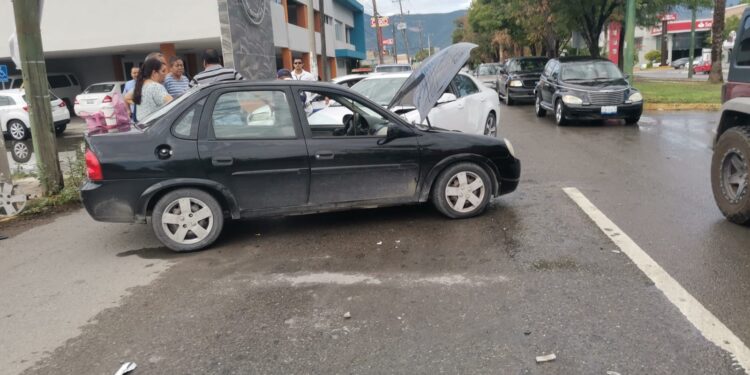 Enésimo choque en el peligroso crucero 13 y Bulevar “López Mateos”