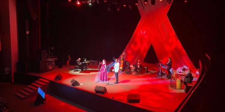 Tenor Fernando de la Mora enamora victorenses con emotivo repertorio