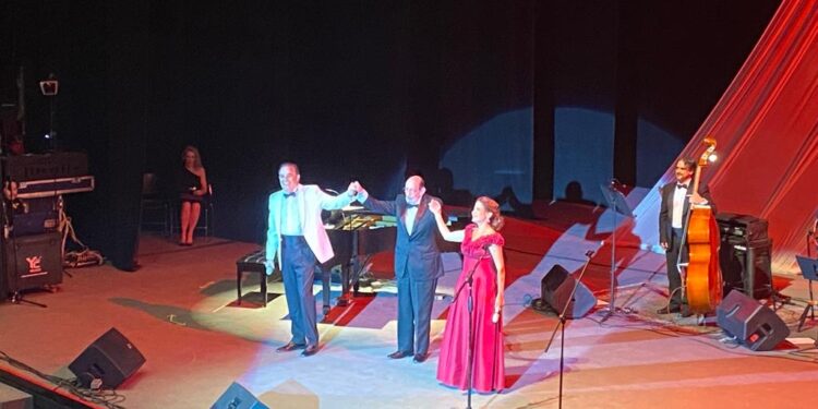 Tenor Fernando de la Mora enamora victorenses con emotivo repertorio