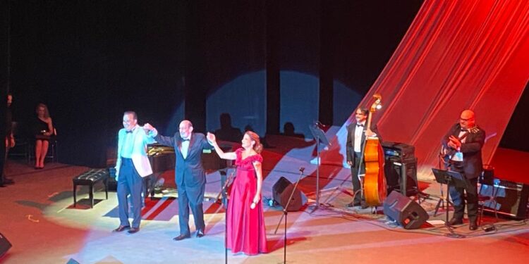 Tenor Fernando de la Mora enamora victorenses con emotivo repertorio