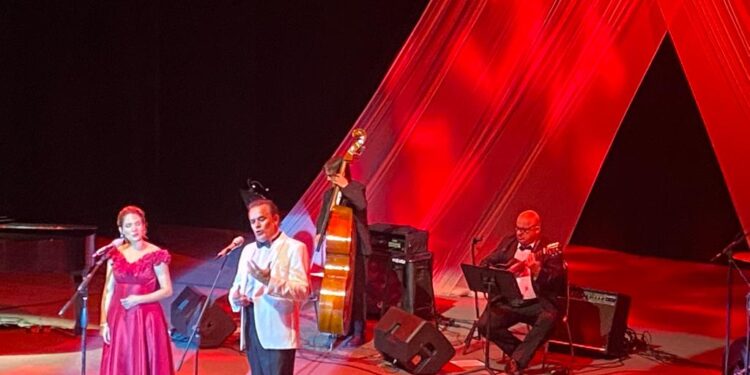 Tenor Fernando de la Mora enamora victorenses con emotivo repertorio